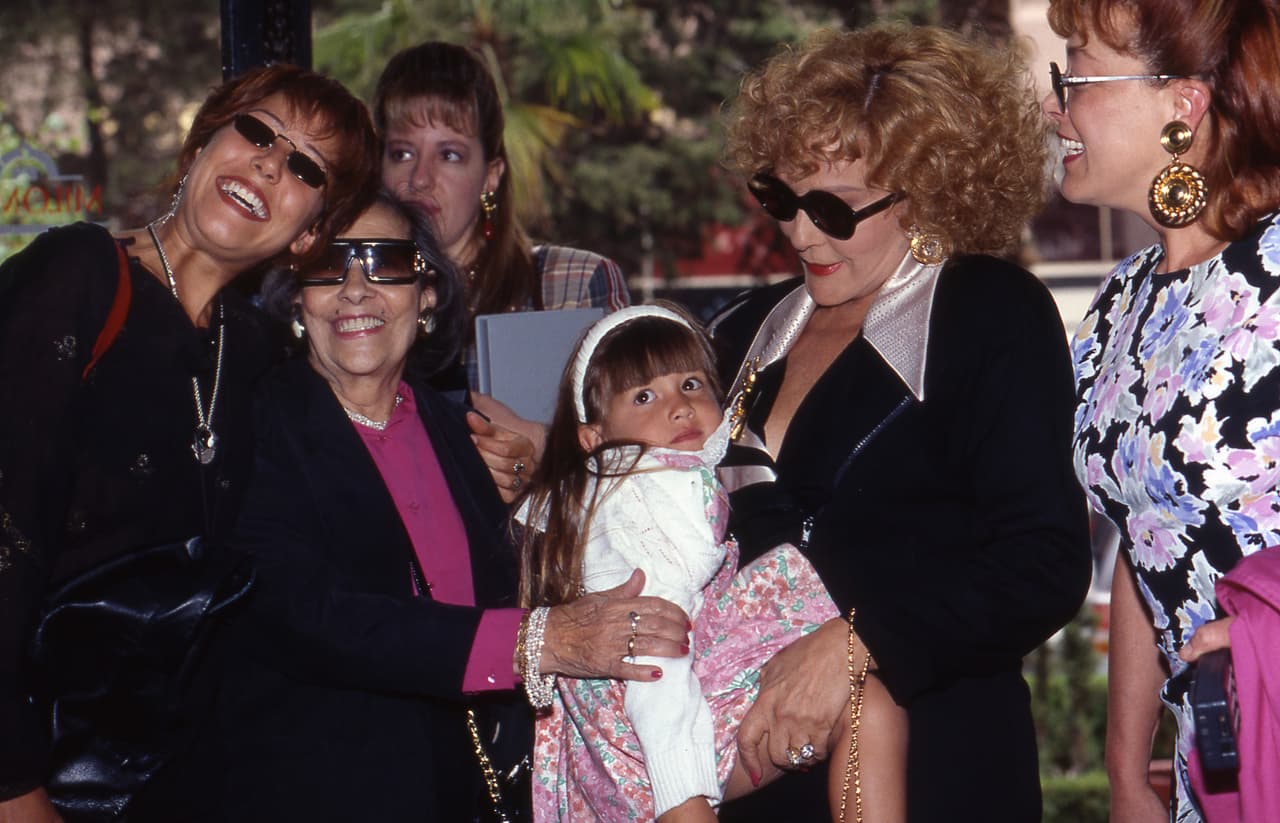 Michelle nació el 13 de junio de 1989 y fue hasta el año 2008 que 'El Sol' aceptó ser su padre y se reunió con ella.