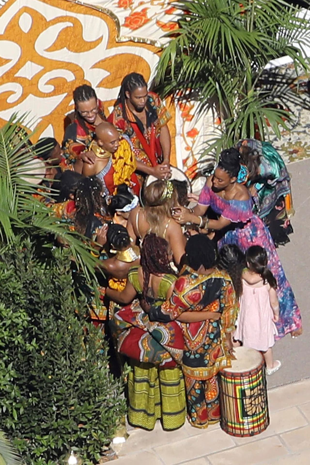 Cabe destacar que la pareja aún no ha dado a conocer el sexo de sus mellizos.