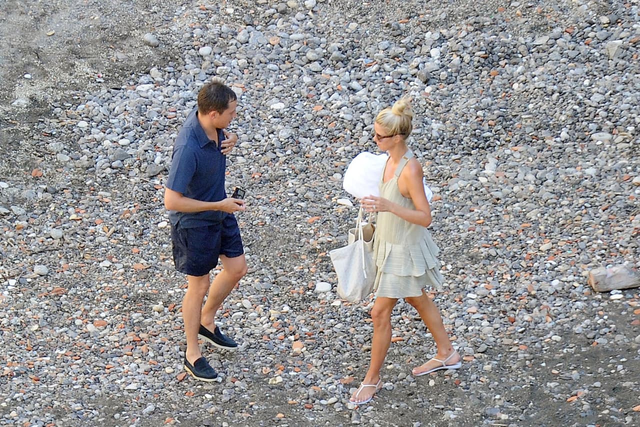 Nicky Hilton y su esposo James Rothschild siguen de luna de miel.