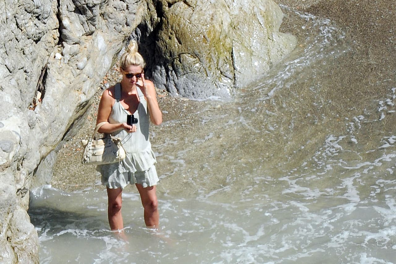 Nicky también se metió al agua.