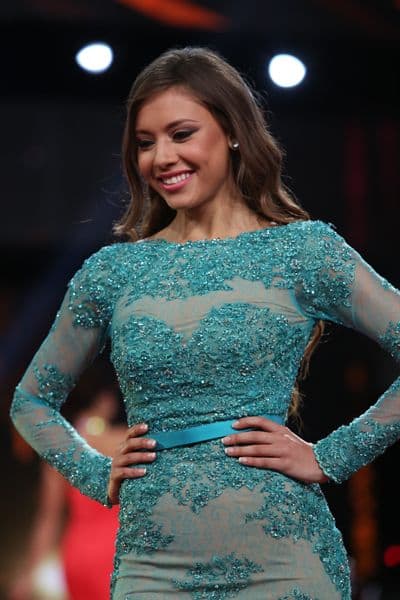 Los diamantes son los mejores amigos de las mujeres... Y si no, pregúntenle a las chicas de Nuestra Belleza Latina quienes desfilaron al son de uno de los temas más emblemáticos de Marilyn Monroe.