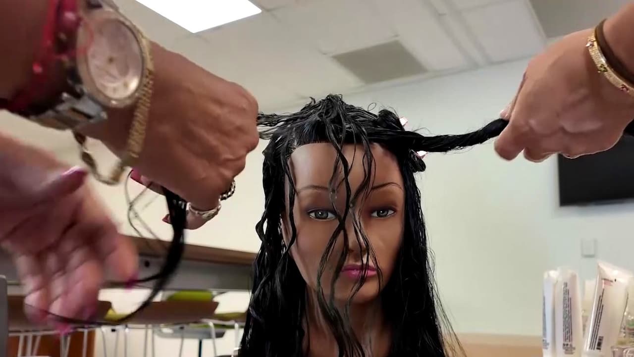 "Es bueno": cosmetólogas reaccionan a ley de Nueva York que les exige manejar todo tipo de cabello