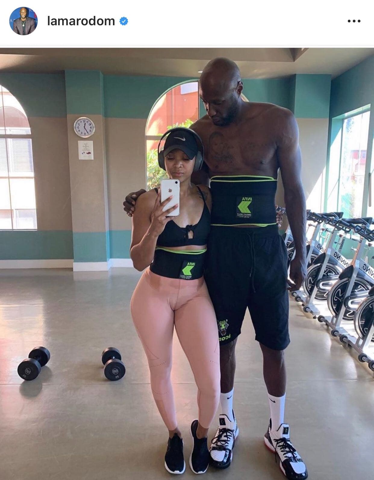 El pasado 6 de octubre, la pareja de futuros esposos 
<b><a href="https://www.univision.com/famosos/noche-de-reencuentros-kylie-jenner-volvio-a-coincidir-con-tyga-y-khloe-kardashian-con-lamar-odom-fotos" target="_blank">coincidió en un club</a></b> nocturno en Los Ángeles con Khloé Kardashian.