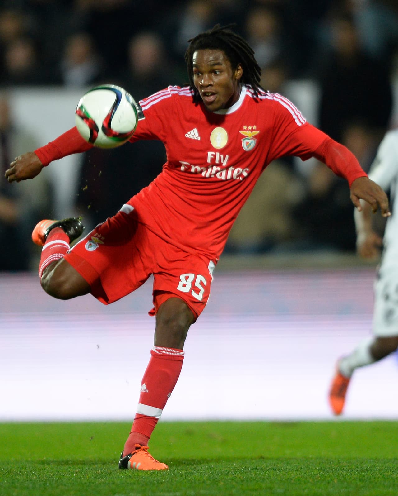 El Benfica presiona el liderato en Portugal ganando con un gol de Sanches