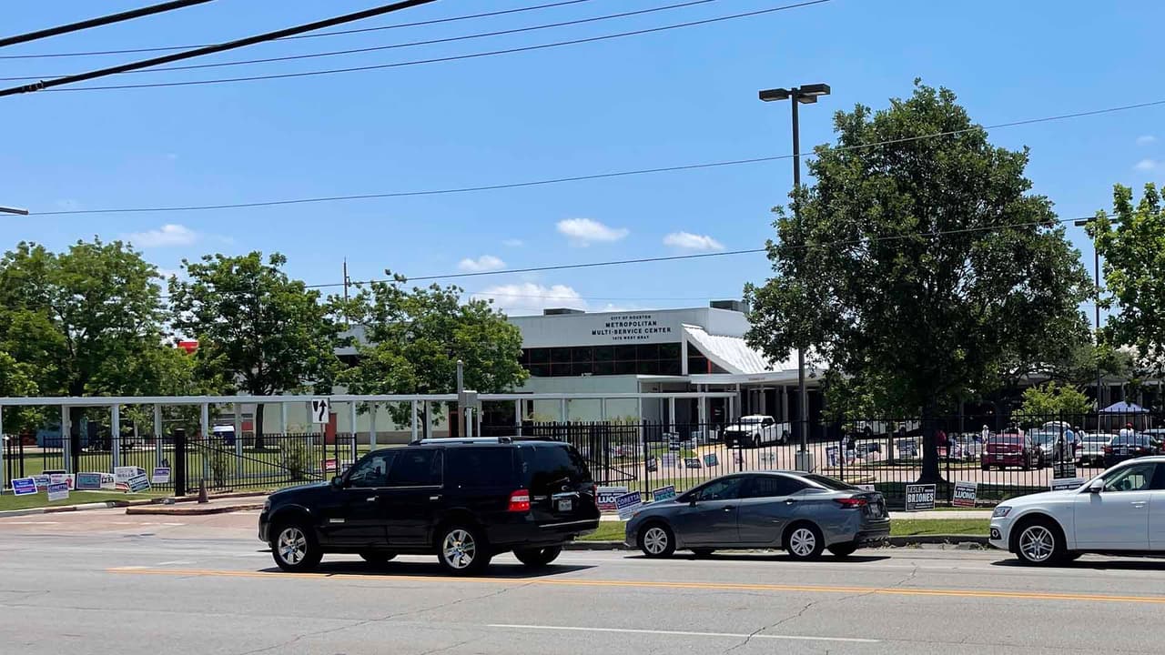 Por eso es muy importante conocer quiénes son esos candidatos antes de ejercer nuestro derecho y no votar al azar o dejar los espacios en blanco en la boleta.