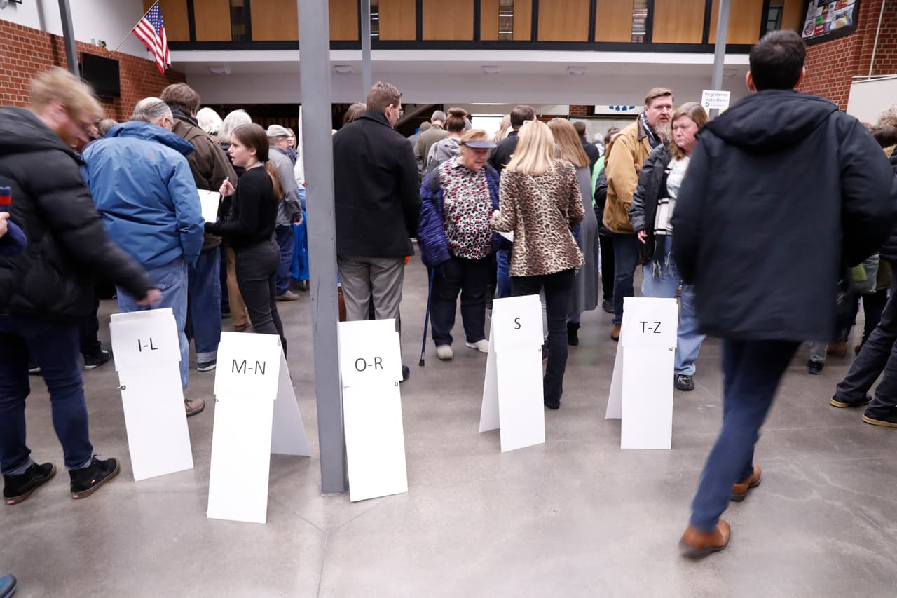 El registro de participantes es muy organizado, todos deben estar registrados como demócratas. Después de la selección hay un conteo final, se declara un ganador y si no hay una selección definitiva se lanza una moneda.
<br>