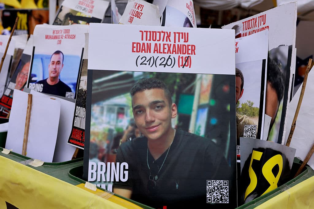 El presidente Donald Trump confirmó la noticia el 11 de mayo de 2025, marcando el f
<b>in de 583 días de cautiverio para el joven de 21 años.</b>