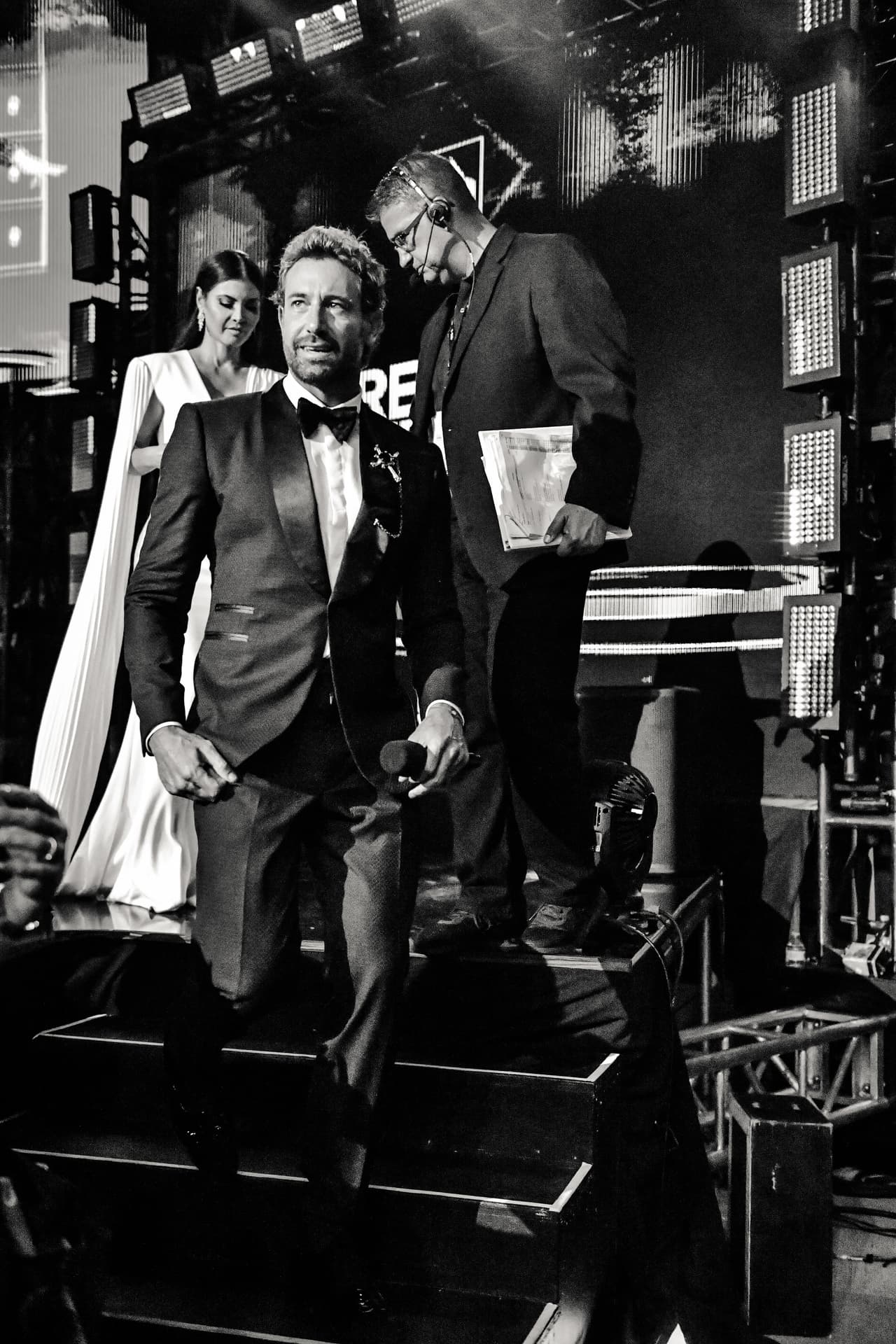Gabriel Soto fue el presentador y uno de los más elegantes de la noche.