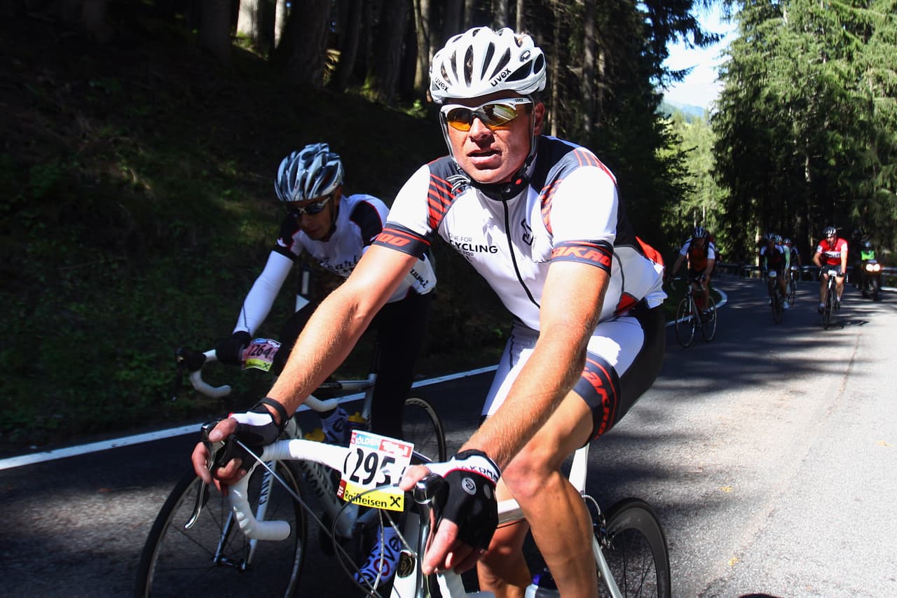 El alemán ganó la carrera ciclística más conocida del mundo a sus 23 años, luego celebró la victoria en la Vuelta España, pero confesó haber hecho transfusiones de sangre.
<br>