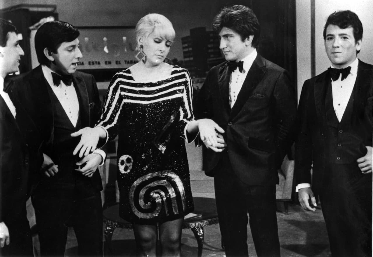 En 1968 participó en "Los Cañones de San Sebastián", junto a Anthony Quinn, y al año siguiente realizaría "Shark", junto a Burt Reynolds, su única cinta hollywoodense.