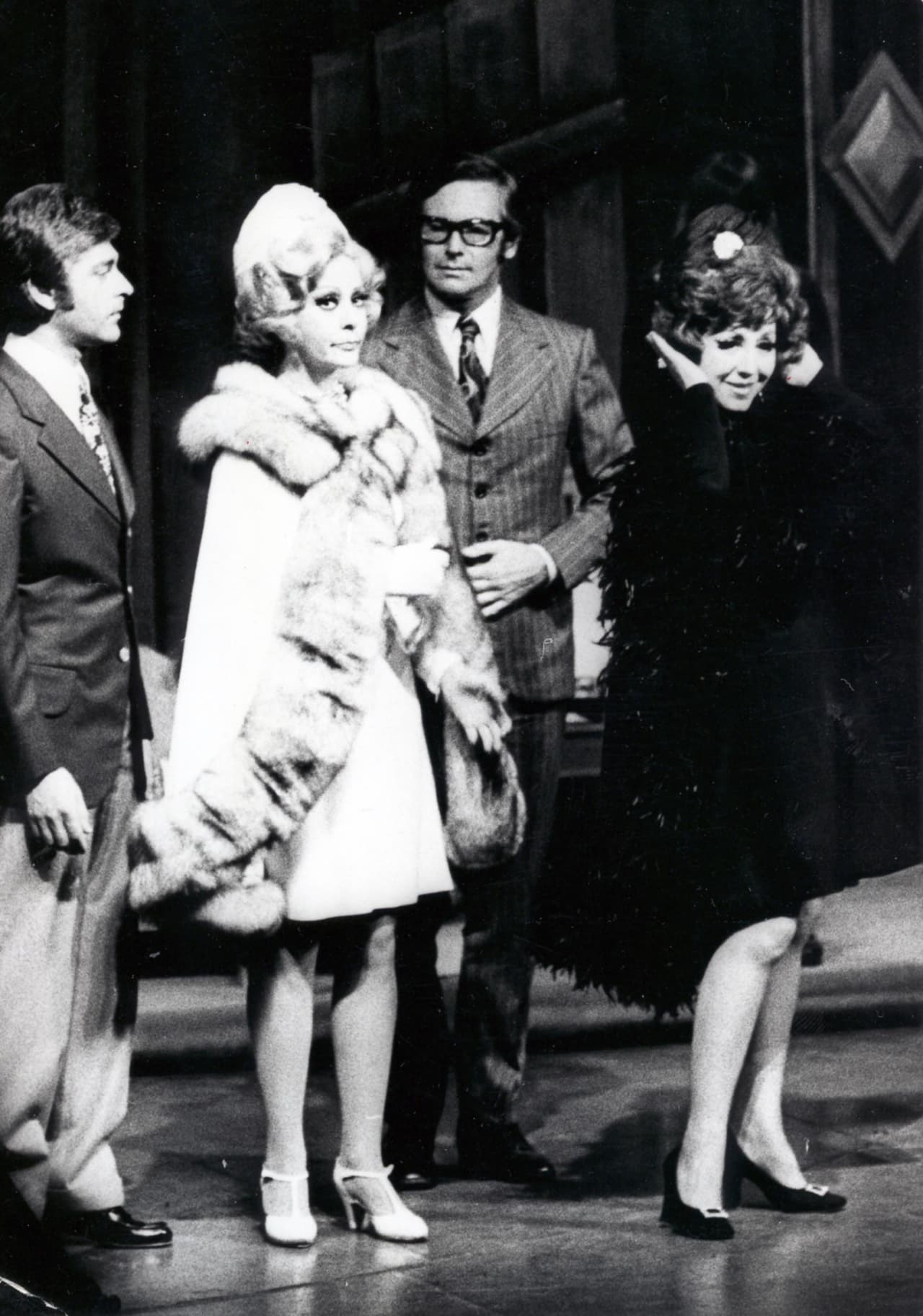 A su regreso a México, Silvia filmó "Buenas Noches, Año Nuevo", "Los Cuervos Están de Luto" y "La Soldadera".