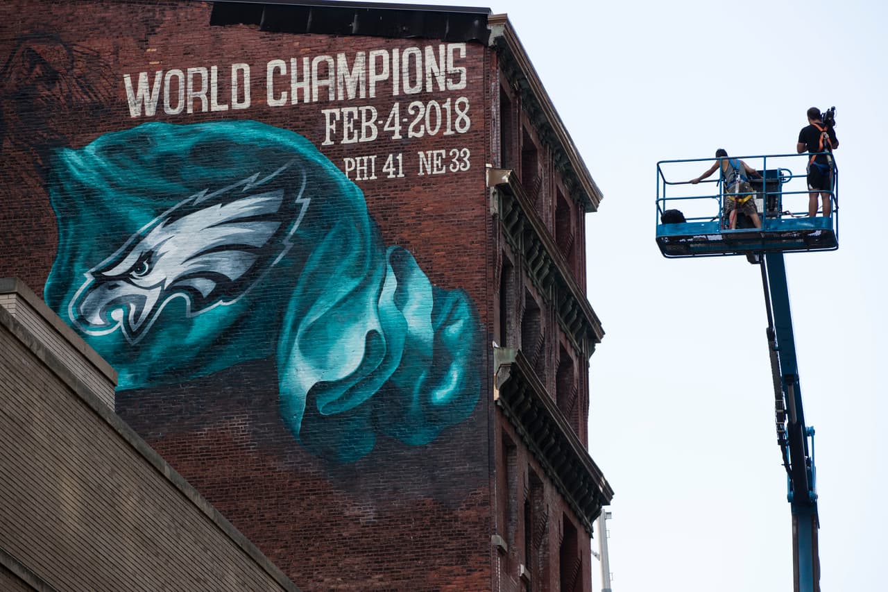 Las calles de la gran ciudad de Pensilvania tienen en su memoria esa gloria, dibujada a color en murales.