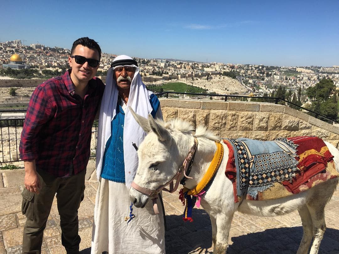 En este espectacular viaje no estuvo solo.