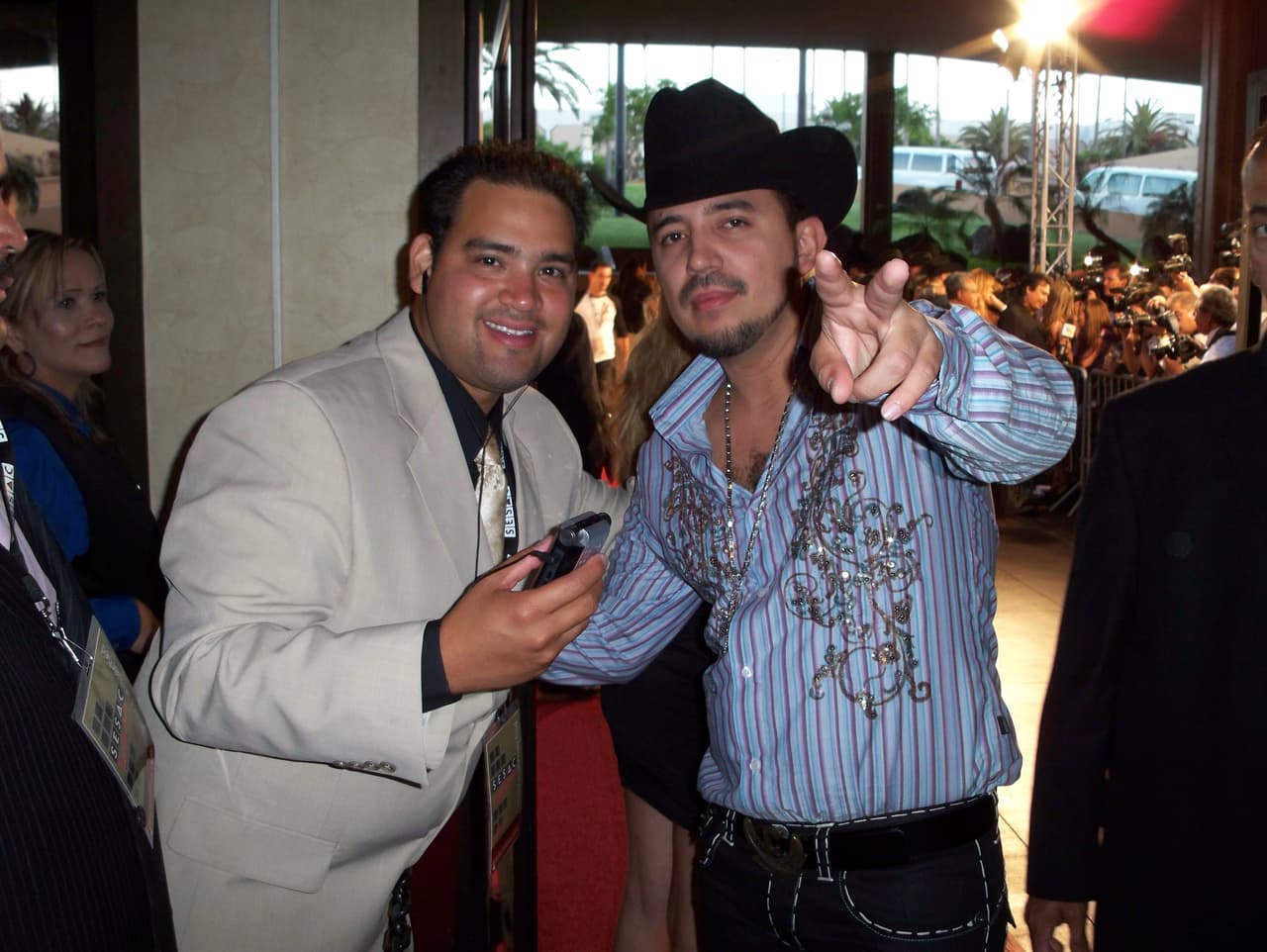 Al lado de 
<a href="https://www.facebook.com/FidelRueda/">Fidel Rueda.</a>