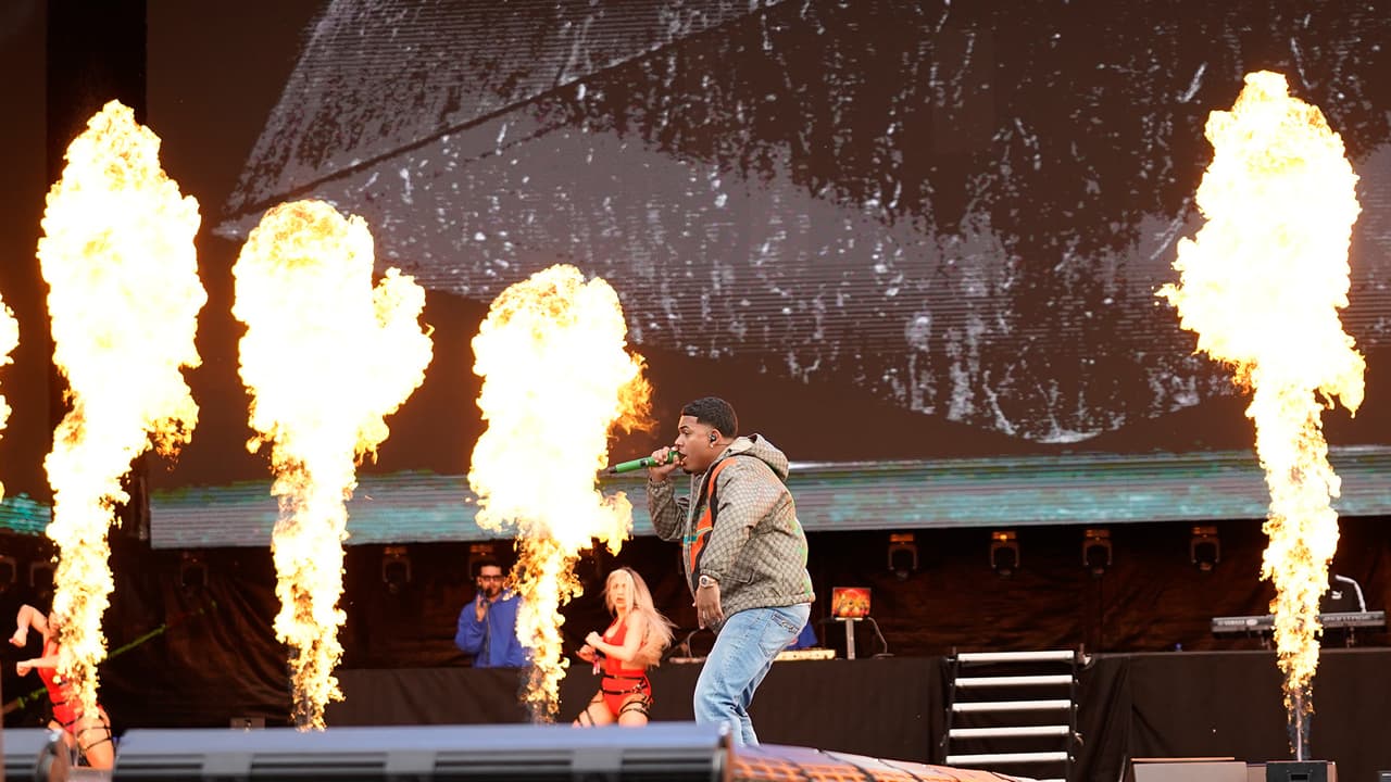 El escanrio literalmente estalló con el intérprete de 
<i><b>Ella No Es tuya</b></i>.