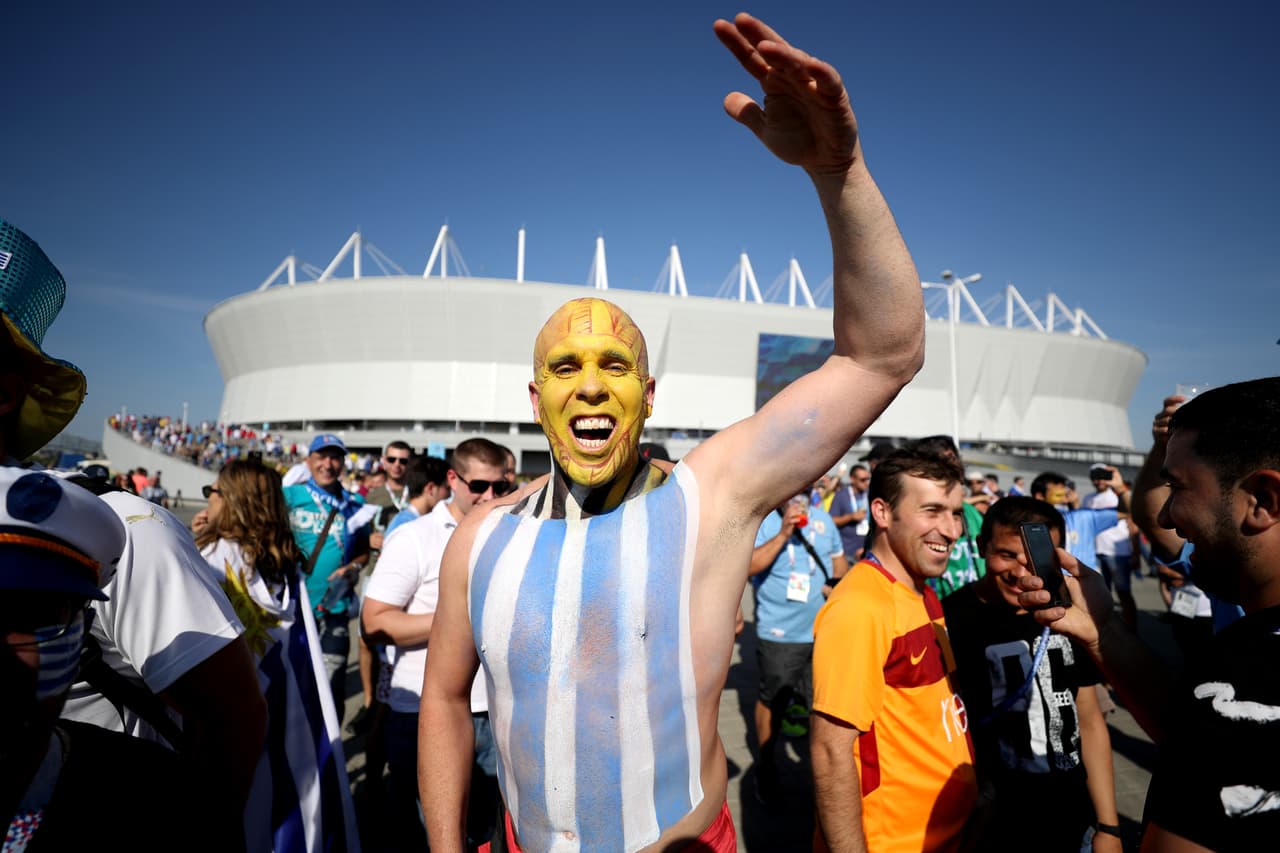 El colorido de los fanáticos en el partido de Uruguay contra Arabia Saudita fue protagonista en el segundo partido de ambos en el grupo A del Mundial de Rusia 2018.