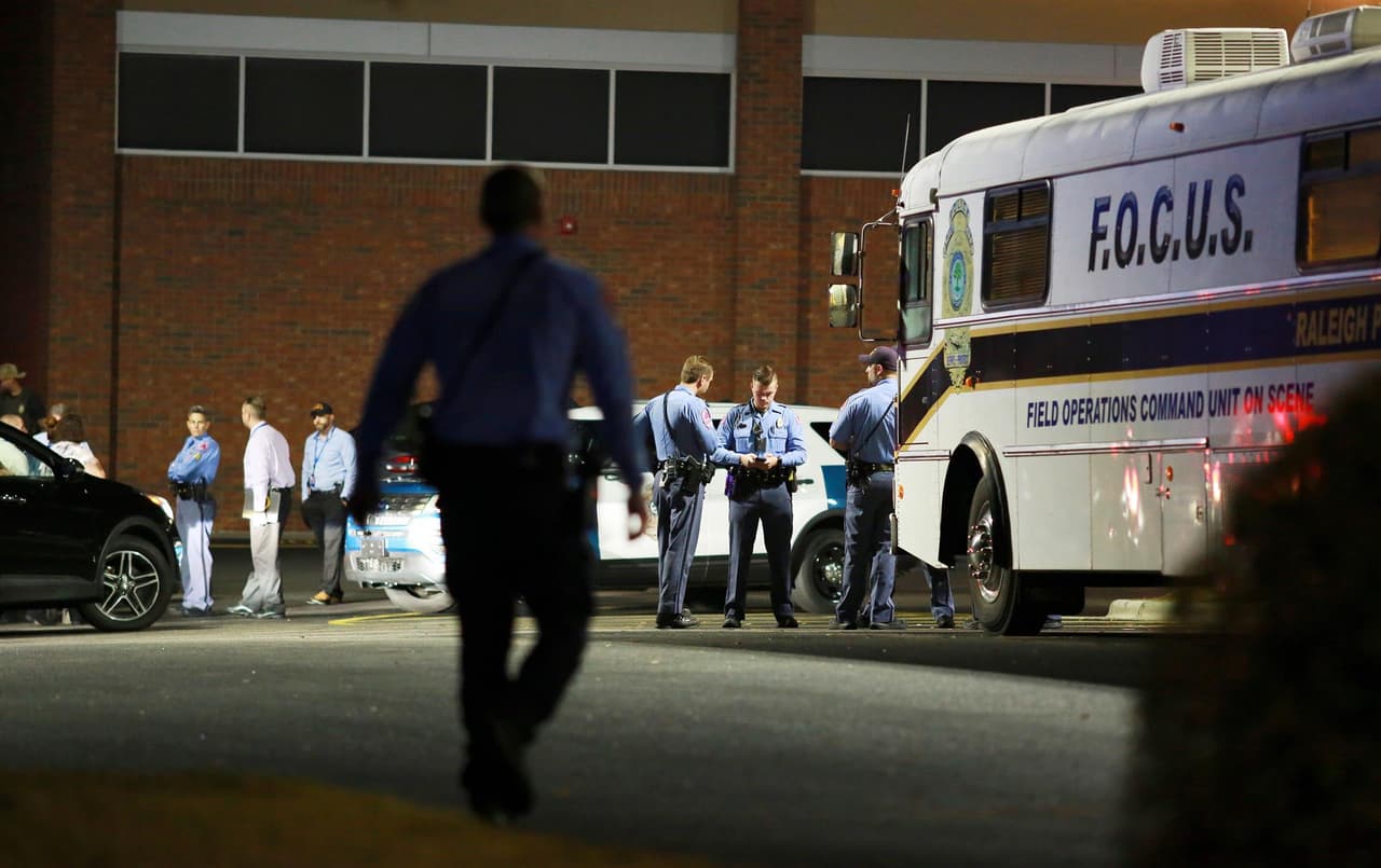 La alcaldesa Mary-Ann Baldwin declaró en una rueda de prensa por la noche: "Debemos poner fin a esta violencia desenfrenada en Estados Unidos. Debemos responder a la violencia armada. Nuestra tarea es inmensa. Y esta noche nuestro luto es inmenso".