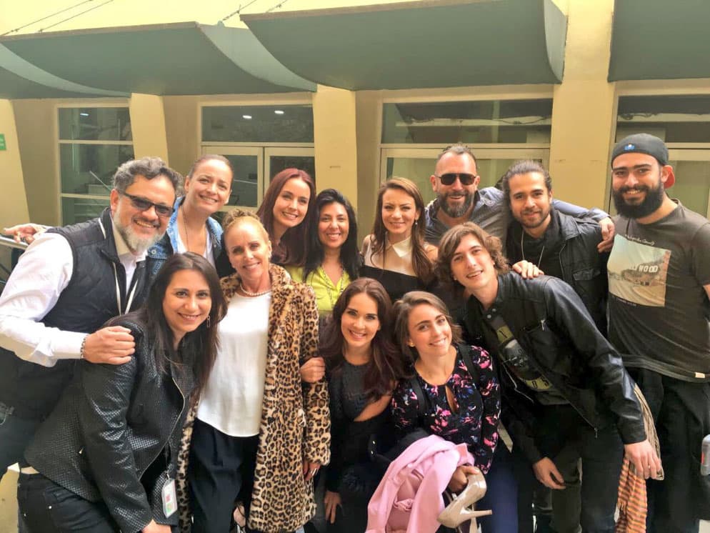 Alejandra Barros también pasó a saludar y se tomó una foto grupal.