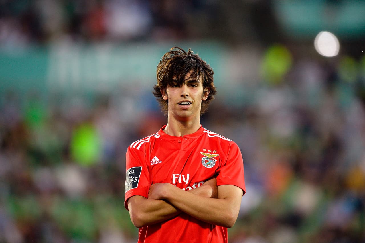 El delantero juvenil Joao Felix anotó el 2-0 del Benfica al minuto 45'+2, un gol polémico porque el árbitro no quiso revisar el VAR ante un posible fuera de lugar.