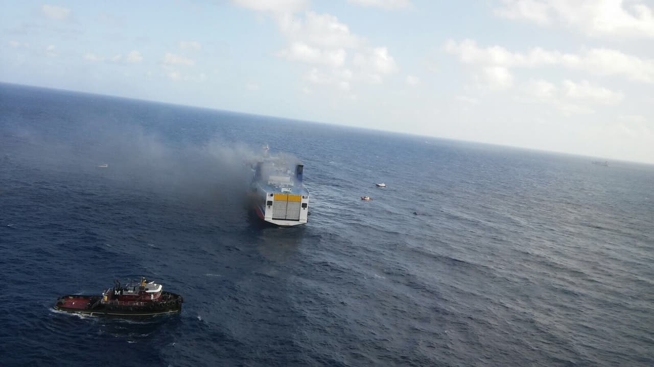 El jefe del Cuerpo de Bomberos, Angel Crespo, indicó que “se trabaja con un protocolo y se evalúa la condición médica de las personas. Es importante la protección de estas personas”.