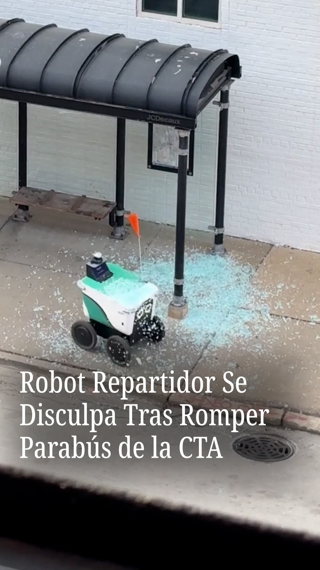 “Nasir” pide disculpas tras chocar con parada de autobús en West Town