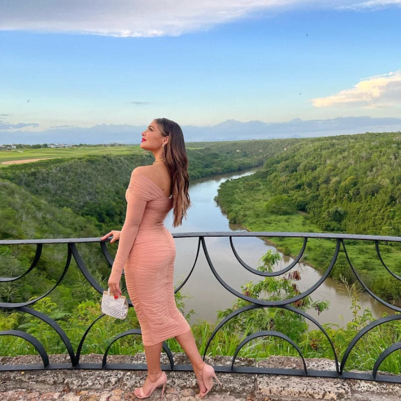 <b>Migbelis Castellanos</b> optó por un color nude.