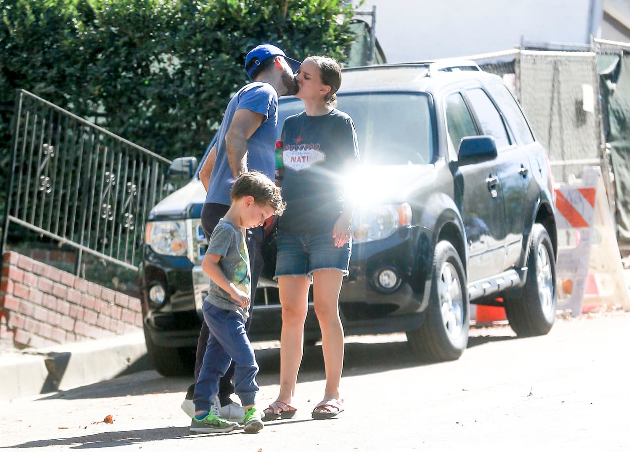 La familia se separó para realizar sus actividades diarias.