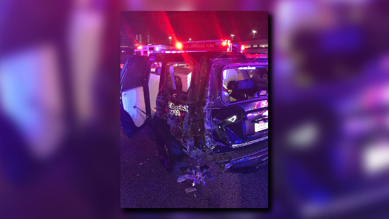 Según el Departamento de Policía de Sandy Springs, Apolinar Mondragón Lucas quiene supuestamente iba en estado de ebriedad golpeó con su carro una patrulla en un carril cerrado cerca de Peachtree-Dunwoody Road.