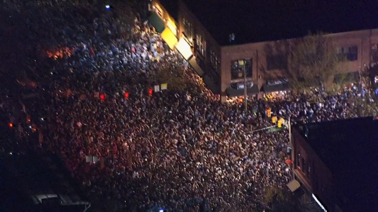 La ciudad de Chapel Hill 
<b>espera otra gran celebración la noche de este lunes si los Tar Heels ganan el campeonato</b> de la NCAA.