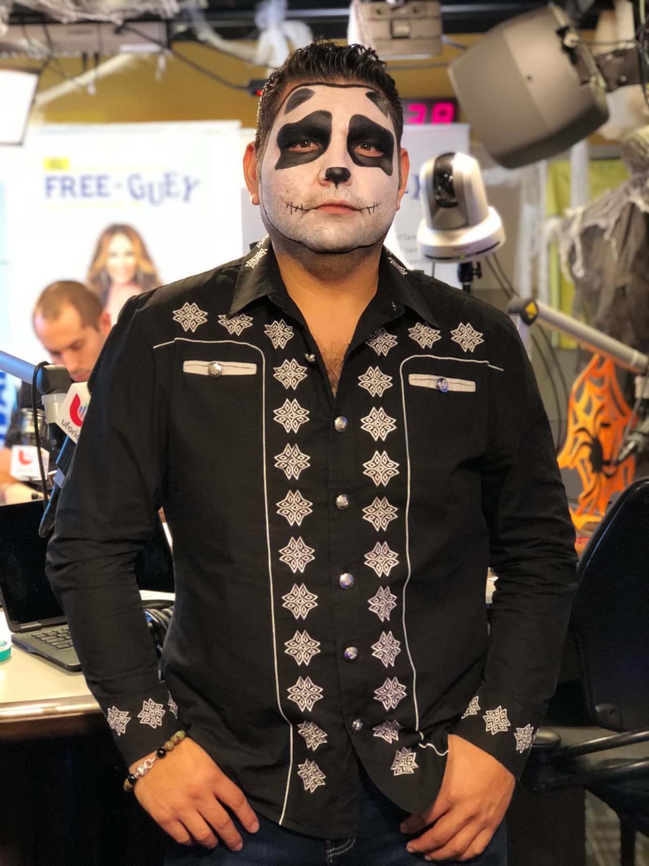 Pero 
<b>El Tambochi</b> no se quedó atrás y también aprovechó para hacerse un diseño de calavera muy original.