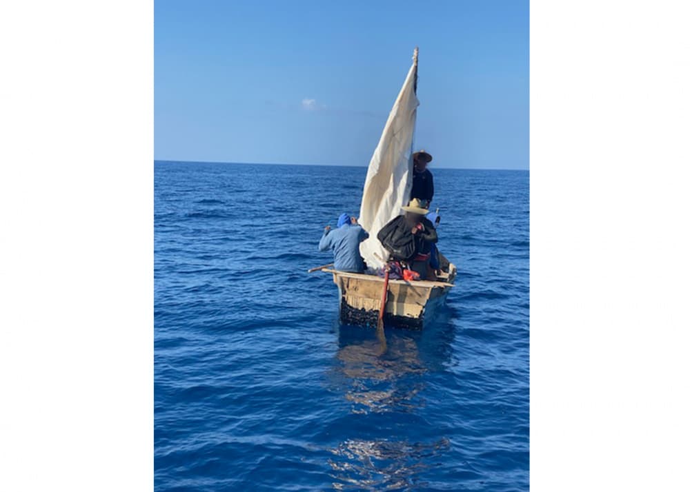 Los balseros fueron rescatados y trasladados a la embarcación William Trump, donde se les prestó atención médica y les dieron alimentos. Y después fueron repatriados.
<br>