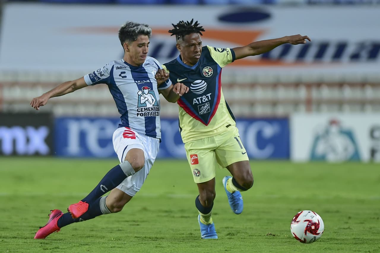 Las lesiones en el Ámerica continúan y esta vez Andrés Ibarguen abandona el partido para darle ingreso a Alonso Escoboza.