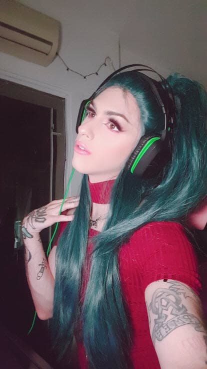 Pensó que su carrera como 'drag' había terminado: "Lo primero que se me vino a la cabeza fue 'acá se termina esto para mí, voy a tener que cuidarme'. Si ya me venían diciendo cosas por hacer 'drag' en eventos o, incluso, por ir de hombre disfrazado y que me vean como una cosa rara, ahora va a ser peor". 
<br>