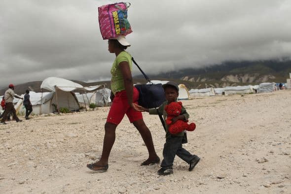 Varios ríos estaban crecidos en distintas regiones del país y había rutas cortadas, dejando ciudades aisladas, indicaron fuentes concordantes a la AFP.