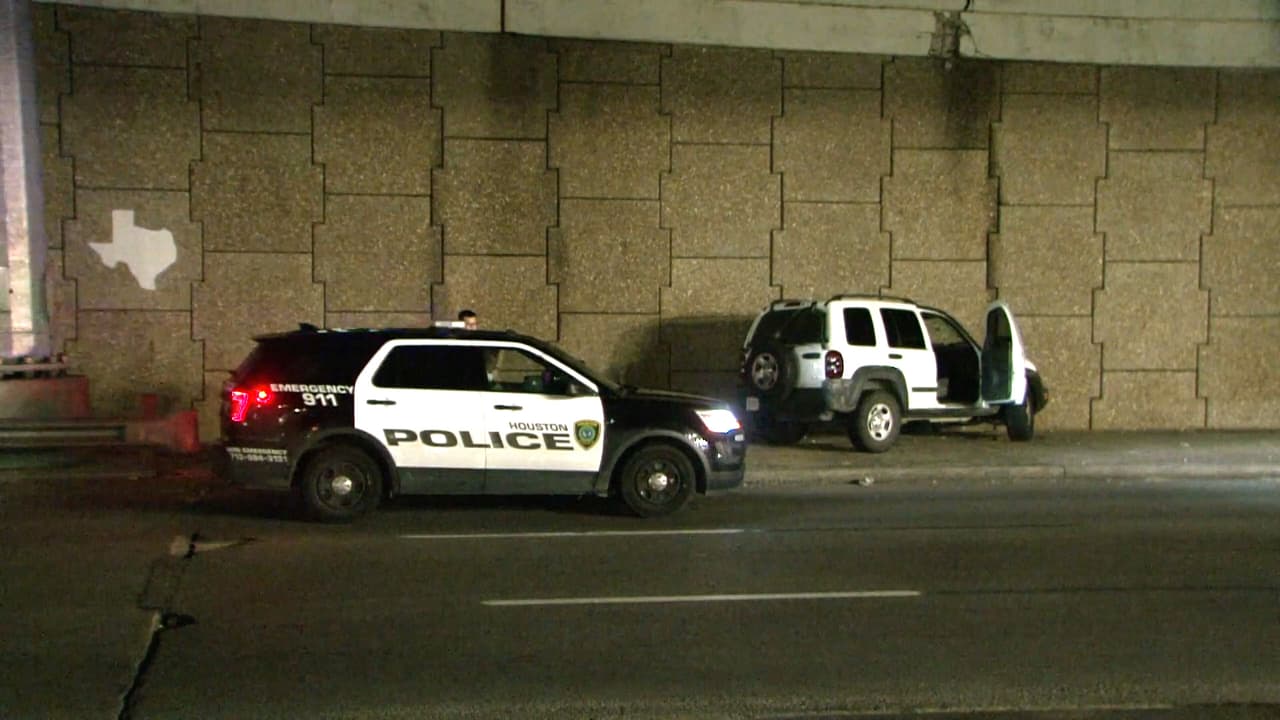 Balean a conductor al suroeste de Houston en un posible caso de furia al volante