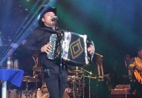 La polémica crece, pues no es la primera vez que el artista está vinculado a polémicas con la policía.