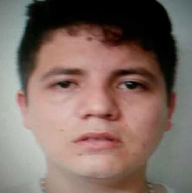 Valenzuela fue llevado a las oficinas de la Policía Ministerial del Estado, en dondese implementó un fuerte cerco de seguridad.