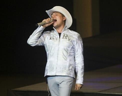 Por seguridad, varias calles cercanas a la base de la corporación policíaca fueron cerradas.