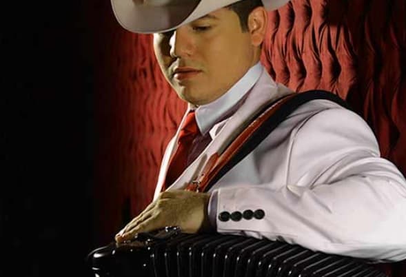 La segunda vez que se salvó de la muerte fue el 17 de diciembre de 2013, cuando fue baleado en Santa María del Oro, Nayarit en México.