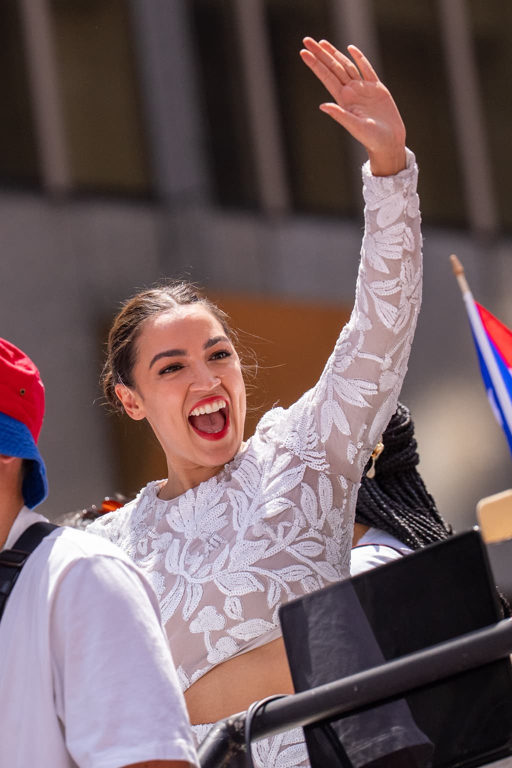 La representante federal Alexandria Ocasio Cortez también desfiló en el evento, donde entre lo más escuchado fue la afirmación: 
<b>"Yo soy boricua, pa' que tú lo sepas"</b>.