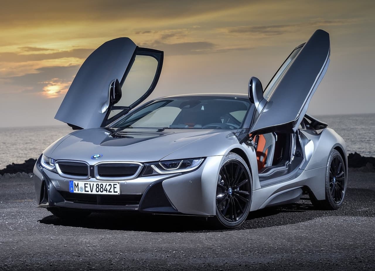 <h3 class="cms-H3-H3"><b>1 - BMW i8</b></h3>
<br>
<br>
<b>Prima anual promedio: </b>4,303 dólares
<br>
<b>Aseguradora con la prima más barata: </b>Grange
<br>
<b>Aseguradora con la prima más cara: </b>Infinity