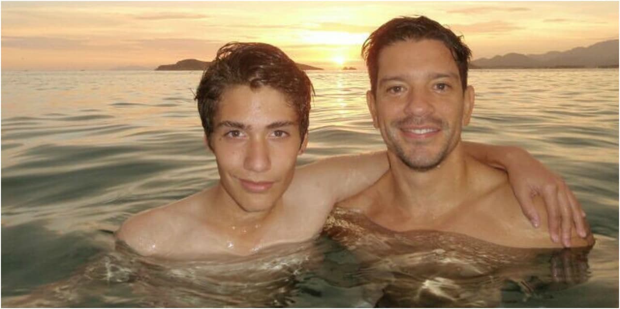 Además, tampoco está de acuerdo en sus planes de convertirse en un
<b><a href="https://www.univision.com/famosos/yahir-hijo-vive-pesadilla-drogas-actor-porno">actor porno, pues ya tiene videos que grabó con su novio</a></b>.
<br>