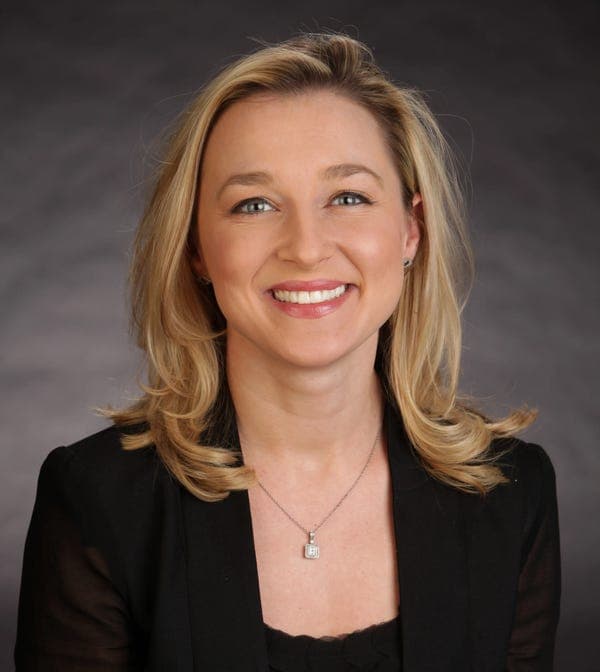 <b>ANA LISS</b>
<br>
<br>"Me sentí un poco mal porque era un asco que (yo) estuviera allí nominalmente en esta beca que se suponía que reconocía (mi) intelecto y (mis) credenciales y (yo) se suponía que iba a influir en la política de acuerdo con este programa de becas, pero luego como en la práctica, (yo) era un objeto de deseo".