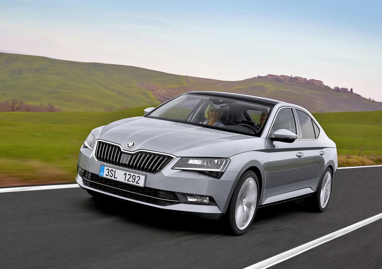 Si bien el registro de los nombres de sus modelos ante la USPTO no significa un eventual regreso de la marca, el momento es propicio sobretodo si logran mantener la ventaja de precios que los Skoda tienen sobre las ofertas de Volkswagen. En la imagen, el Skoda Superb hermano mecánico del Volkswagen Jetta. Ambos autos están diseñando usando como base la plataforma MQB de Volkswagen.