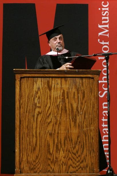 Manhattan School of Music - Fundado en 1917, es especialmente respetado por su departamento de jazz, que ha producido una larga lista de ex alumnos notables, entre ellos Harry Connick, Jr., Herbie Hancock, Hugh Masakela, y Herbie Mann. En el 2008 Billy Joel recibió un doctorado honoris causa.