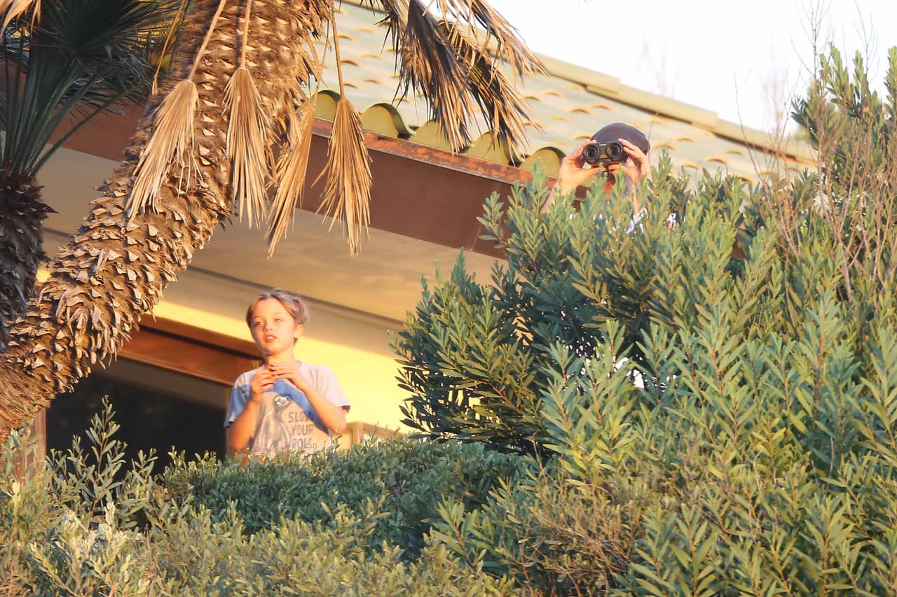 Los seis están viviendo en una mansión que renta en Los Angeles Angelina.