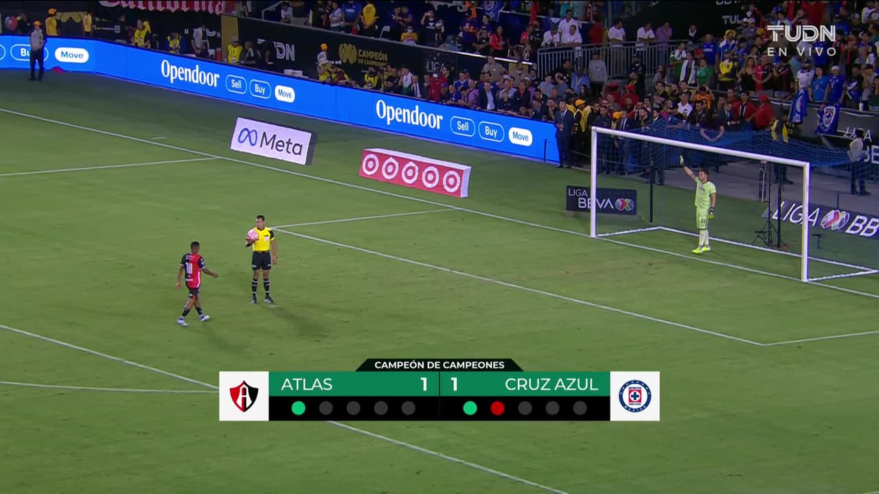 ¡CERCA! Juan Escobar disparó que se estrella en el poste.