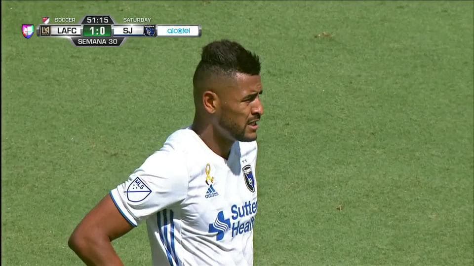Tarjeta amarilla. El árbitro amonesta a AnÃ­bal Godoy de San Jose Earthquakes