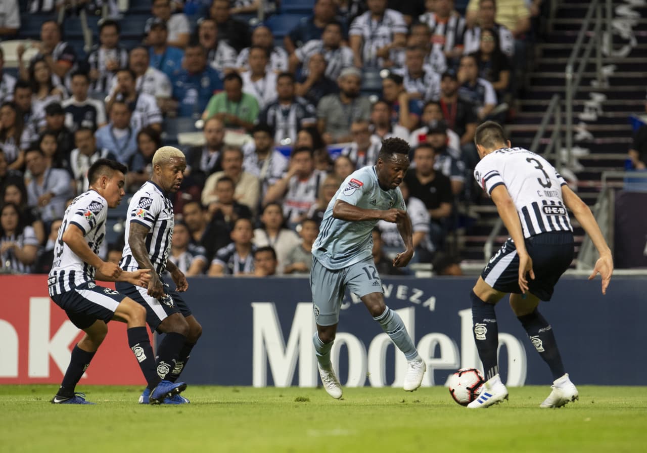 Y en los instantes finales del primer tiempo, el jugador de Guinea-Bissau Gerso Fernandes estuvo cerca de marcar el gol del descuento pero el portero Marcelo Barovero lo impidió y con ese 2-0 se fue el juego al descanso.
