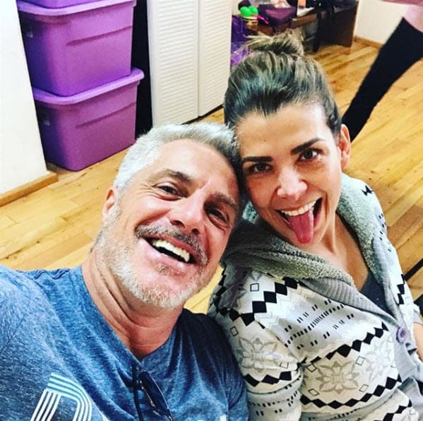 "Pero en el sentido de mi hija con padres divorciados, sí 
<b>tiene uno que informarse mucho</b>, tiene que tener mucho cuidado uno como papá", recomendó.